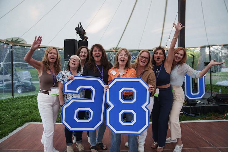 Members of the Class of 1986 celebrate together at reunion